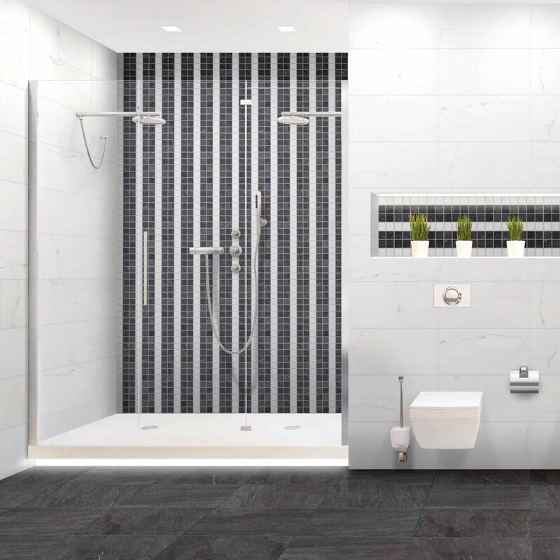 Decorfliese VEIN 30 x 60 cm Weiss matt in Marmoroptik in einem Bad mit großer Dusche